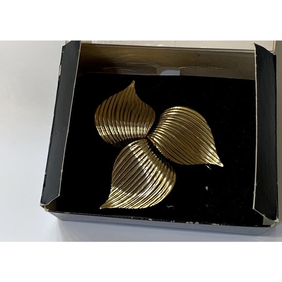 Gold Three Leaf Flower Brooch Pin Sarah Coventry Large 2669 Original Box - Picture 3 of 15